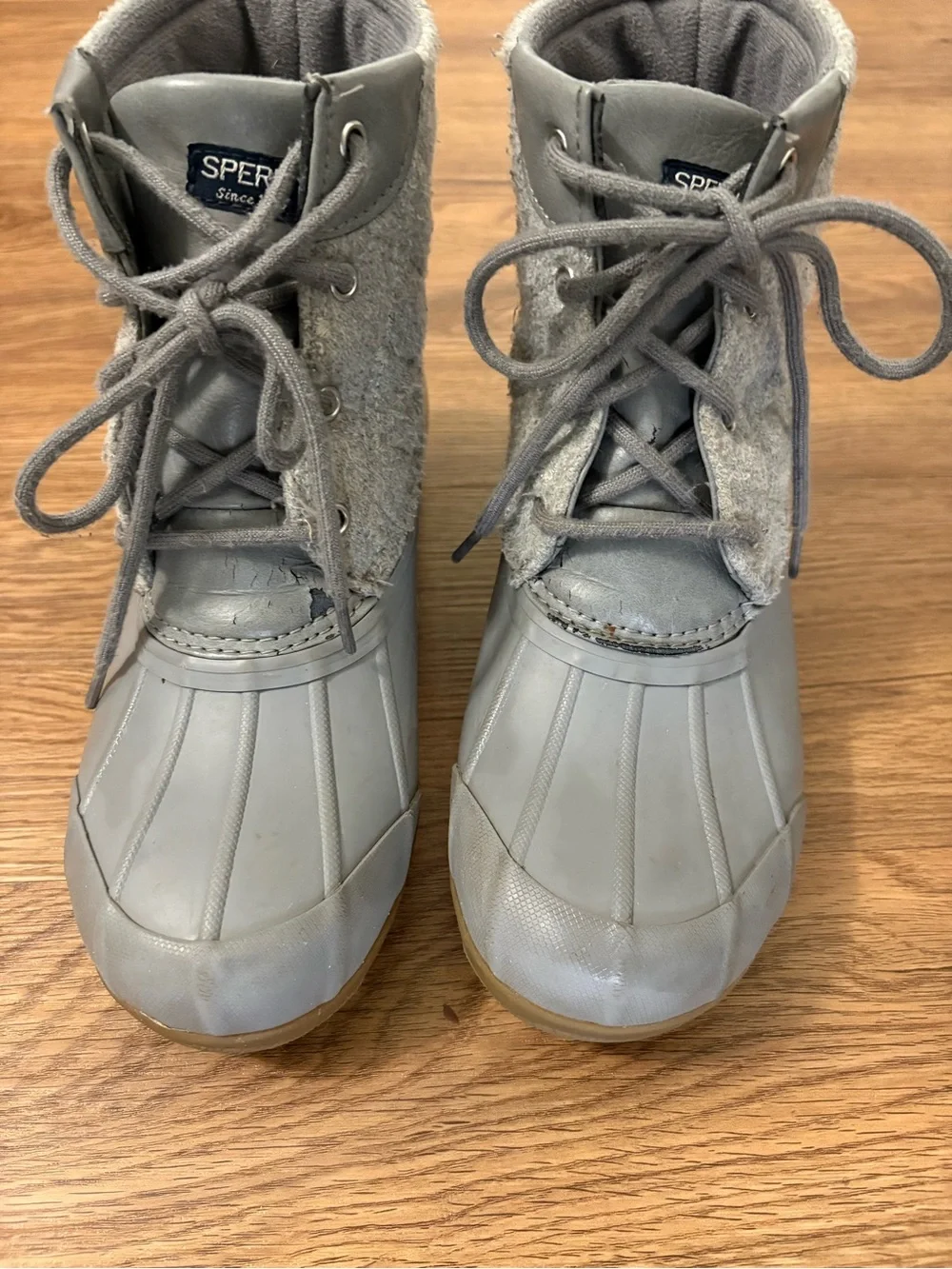 Sperry girl’s size 4 Light Gray Lace-Up Waterproof Duck Boots